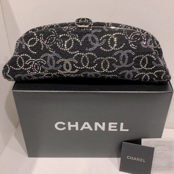 CHANEL Rare 🖤🤍Paris Shanghai Swarovski Studded Crystal Boucle Clutch CC Logo Bag - Picture 1 of 16